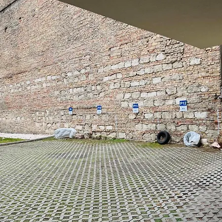 Onyx With Free Private Garage + Ac