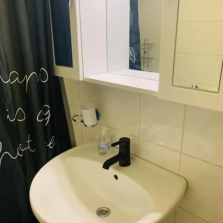 Onyx With Free Private Garage + Ac Budapešť